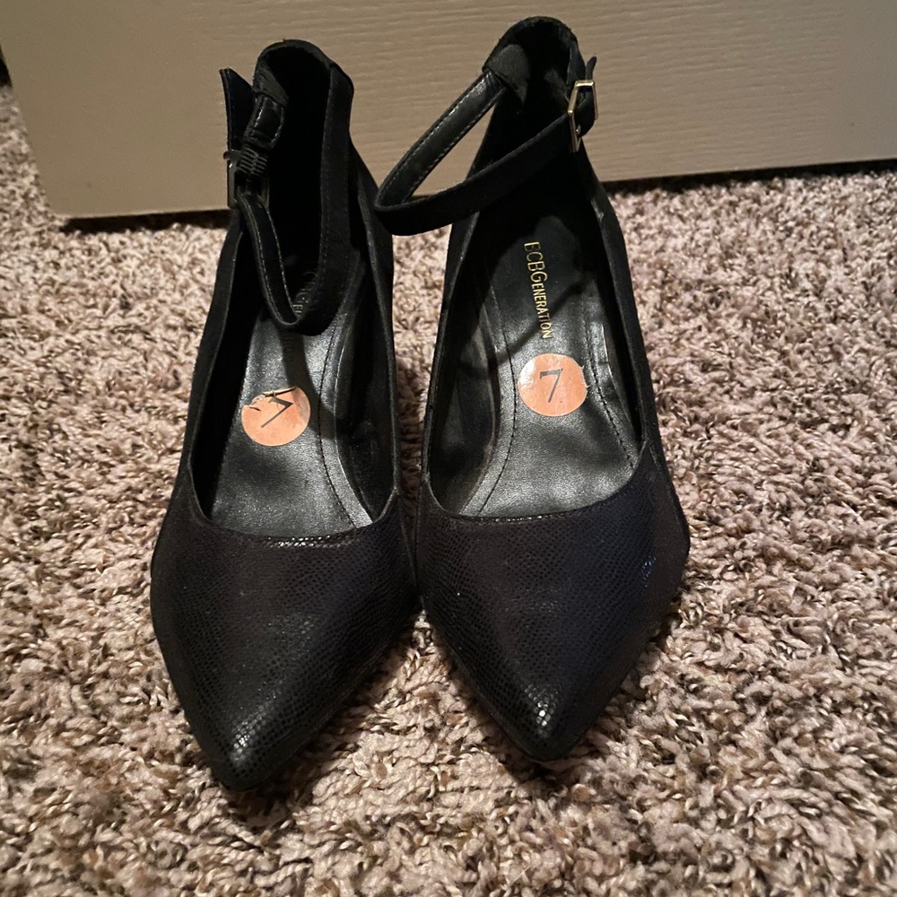 BCBGeneration point toe wedges